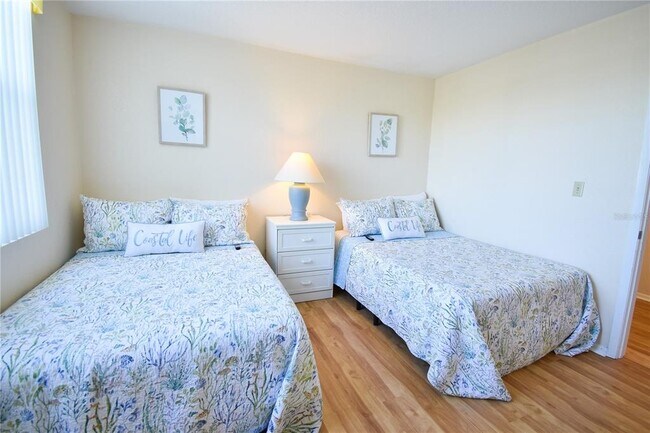 Building Photo - 6021 Bahia Del Mar Cir N