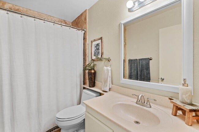 Building Photo - 6733 Oleander Way