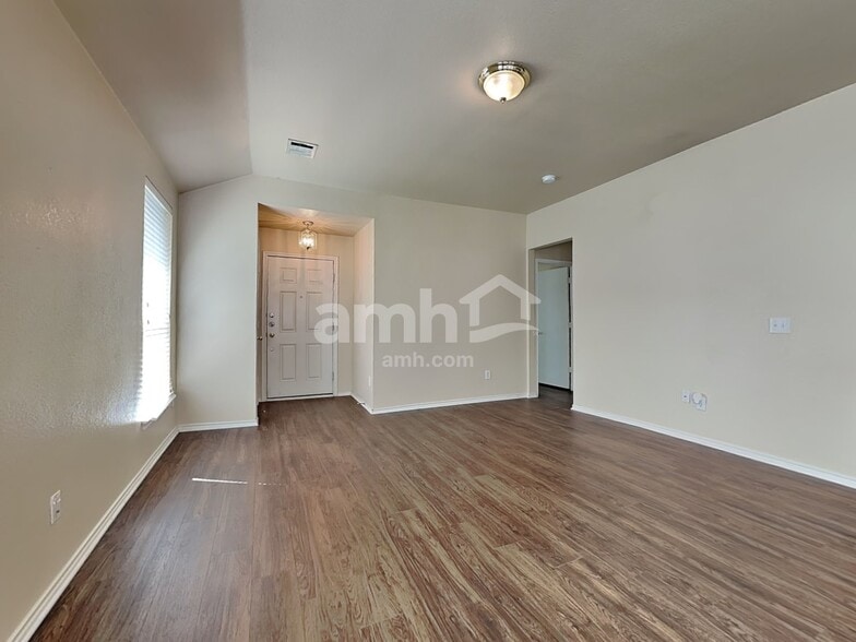 Building Photo - 702 Fleming St