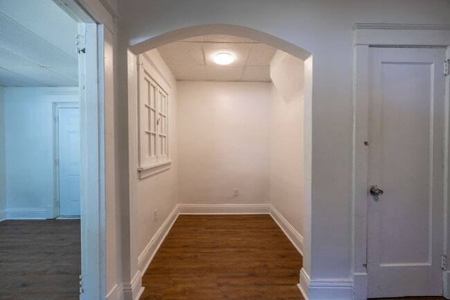 Building Photo - Renovated Large 4 Bedroom House in McKeesp...