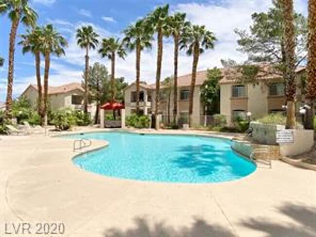 Building Photo - STUNNING 3 BEDROOM, 2 BATHROOM CONDO WITH ...