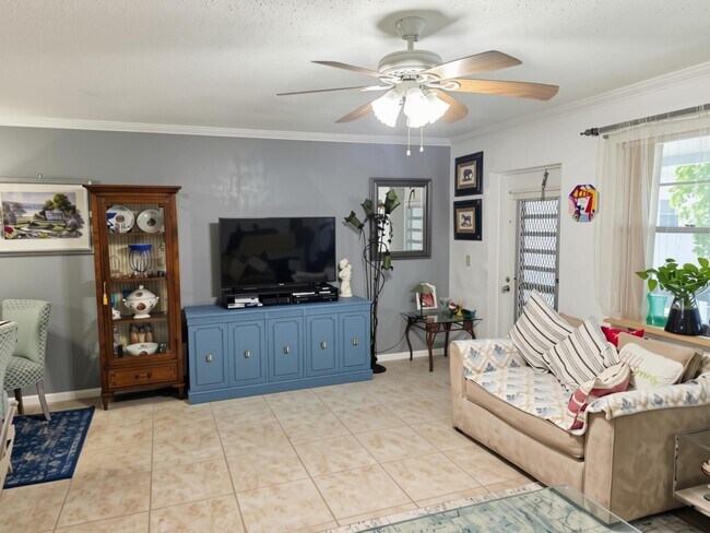 Building Photo - 563 Durham Cir