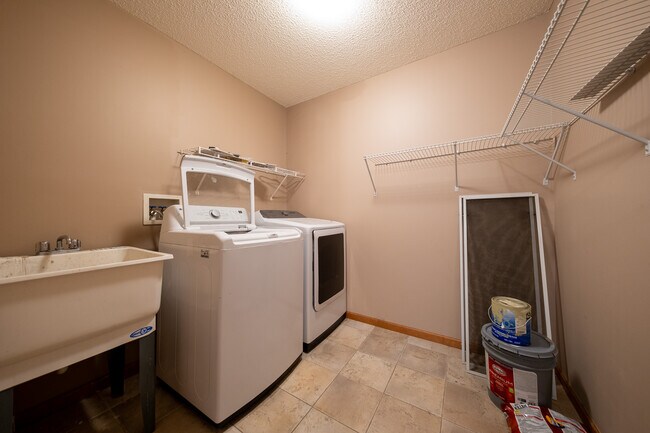 Building Photo - 10415 Ponds Way