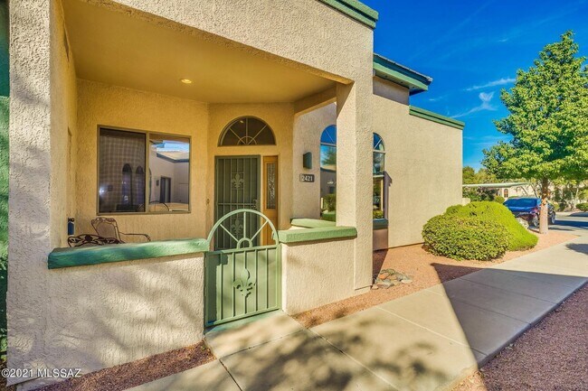 Building Photo - 2421 W Via Di Silvio