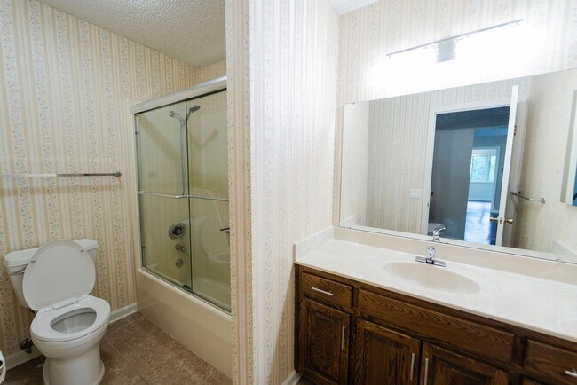 Building Photo - Up to a 2 year lease at this Beautiful 3 bed, 2 bath!!!!