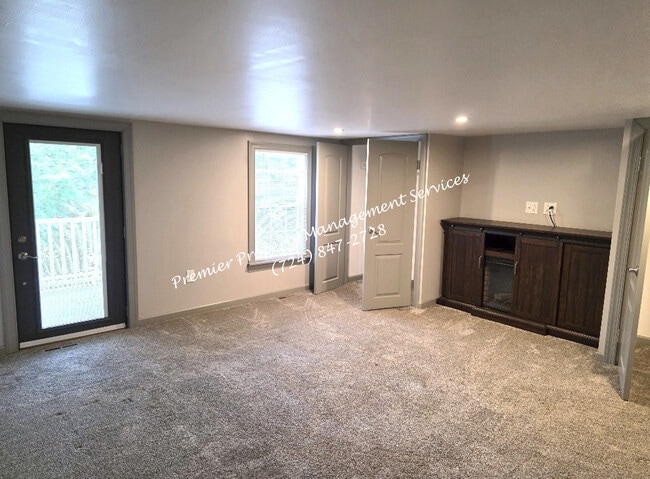 Building Photo - 1119 Riverside Dr