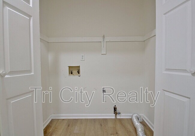 Building Photo - 150 Drennan Dr