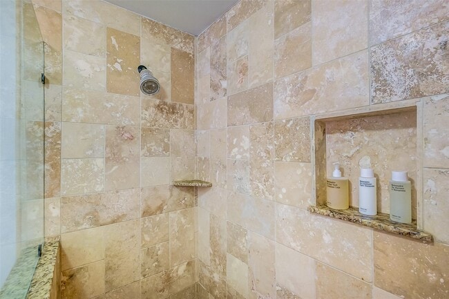 Building Photo - 1112 Bering Dr