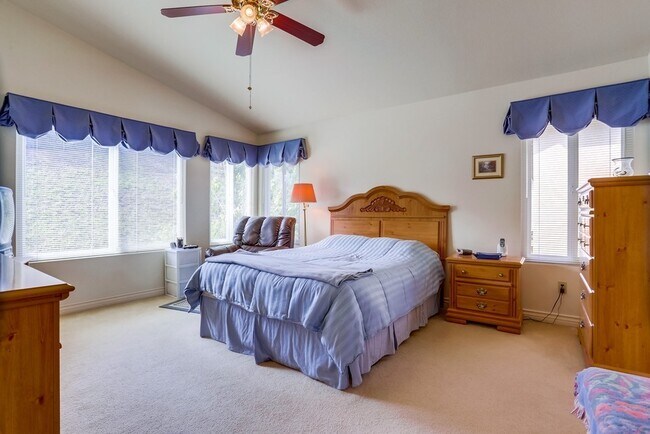 Building Photo - Spacious 4 Bedroom Shadowridge Home Available May 1st