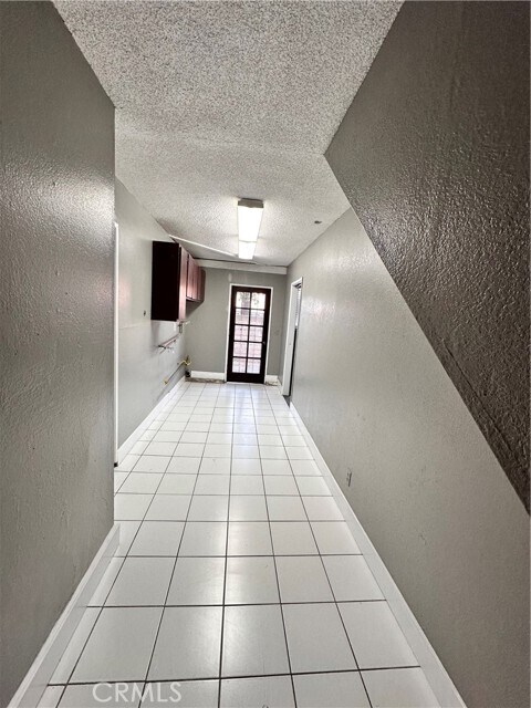 Building Photo - 2415 Mercedes Ave