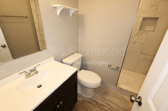 Building Photo - 4500 Sunfield Pl