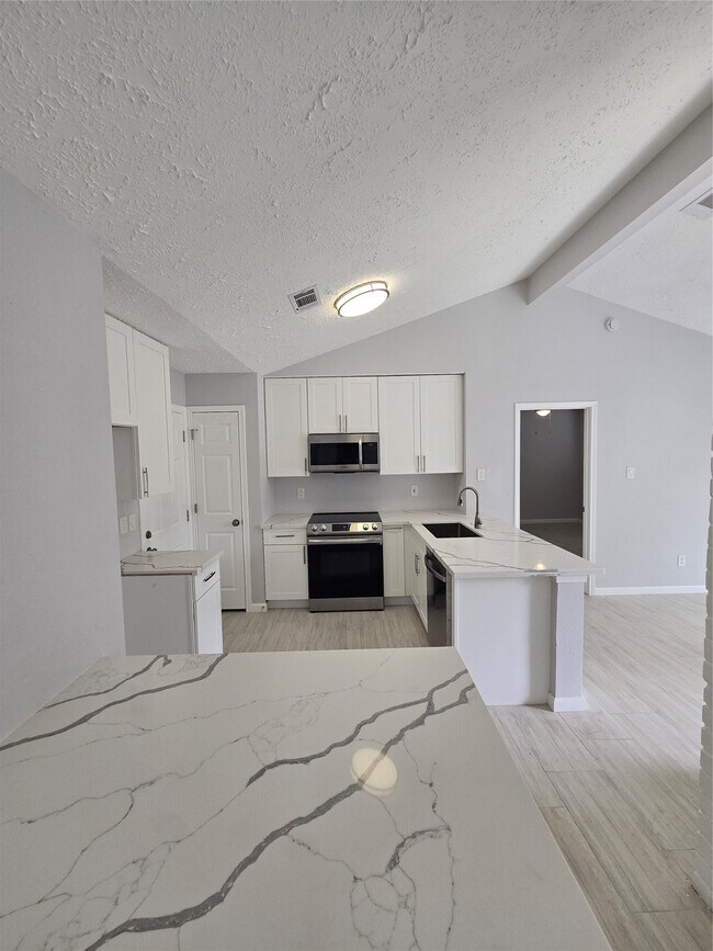 Building Photo - 19319 Cypress Cliff Dr