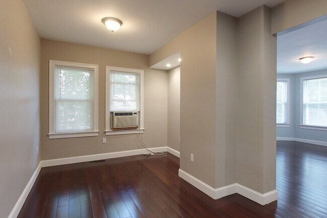 Building Photo - 10-12 Broadway St