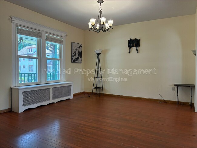 Building Photo - 51 Nesbit Ave