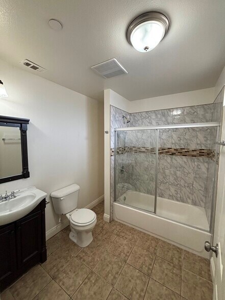 Building Photo - 157 W 89th St