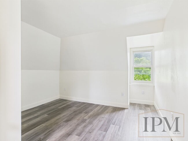 Building Photo - 4-bedroom, 1-bathroom home - Harrisburg Pa