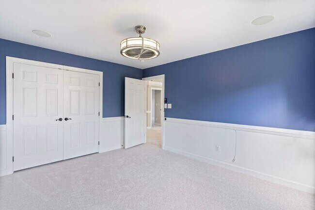 Building Photo - Spacious Home in Port Potomac