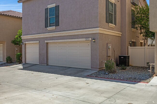 Building Photo - Modern Tri-Level Townhome in Copper Leaf C...