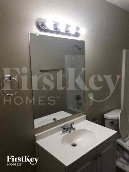 Building Photo - 1917 Joanna Ave