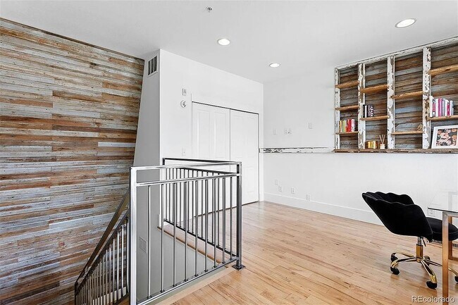 Building Photo - 948 S Pearl St
