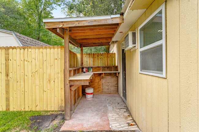 Building Photo - 5822 Tampico Rd