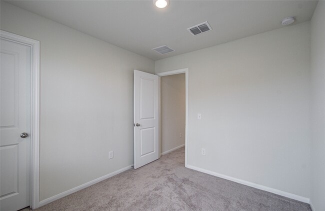 Building Photo - 6315 Lakeview Haven Dr