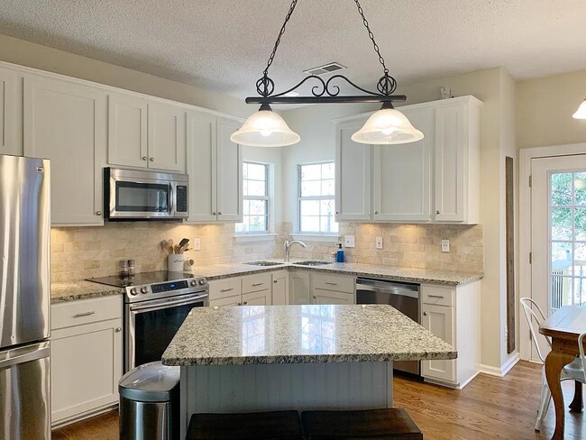 Building Photo - 207 Twinleaf Way