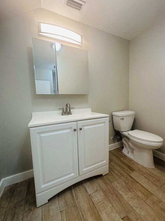 Building Photo - 2558 Spirea St