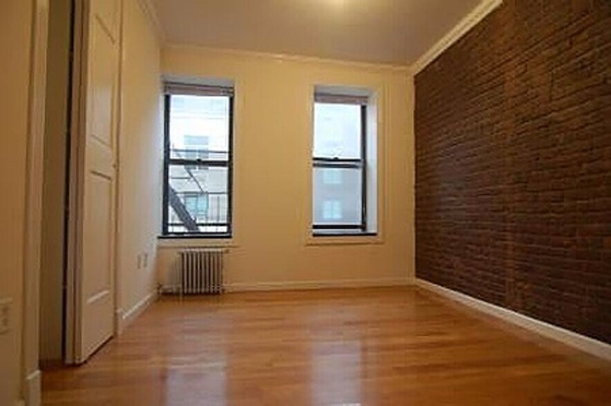 Building Photo - Upper Carnegie Hill adj, Close to E.96th Q: E 100th St btw 2nd/1st Ave 3BR, Elevator, W/D, SS App...