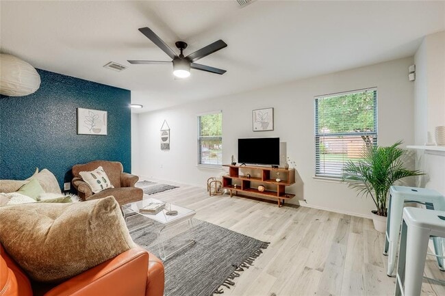 Building Photo - 5301 Apple Orchard Ln