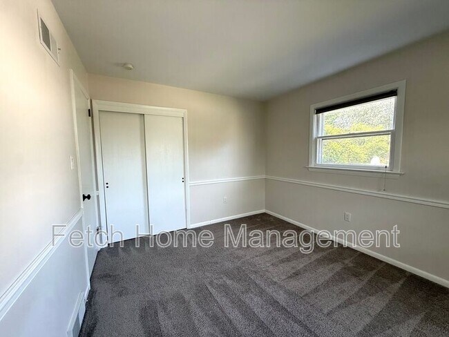 Building Photo - 417 Surrey Dr