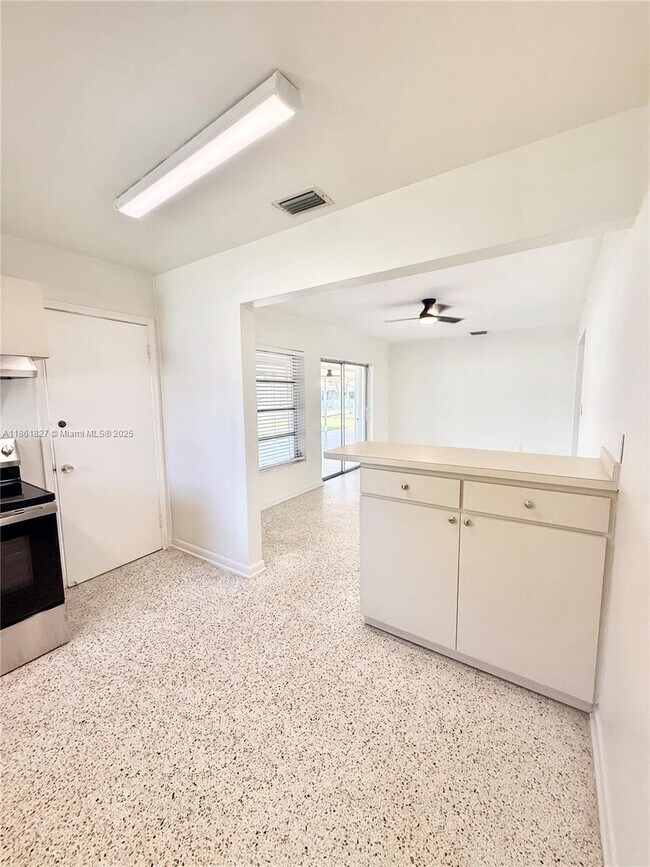 Building Photo - 2671 SW 118th Ct