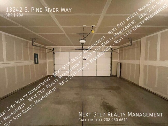 Building Photo - 13242 S Pine River Way