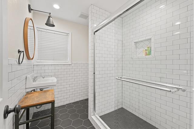 Building Photo - 10637 Lakemere Dr