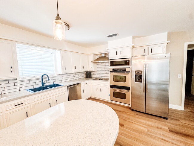 Building Photo - 5712 73rd St