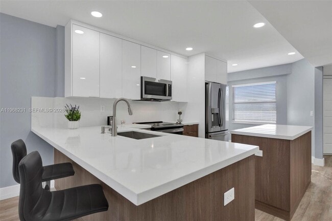 Building Photo - 1351 SW 125th Ave