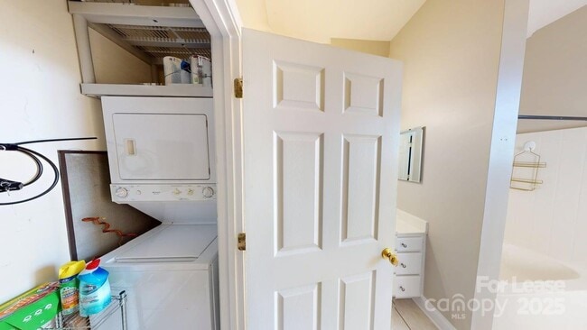 Building Photo - 785 Garden District Dr