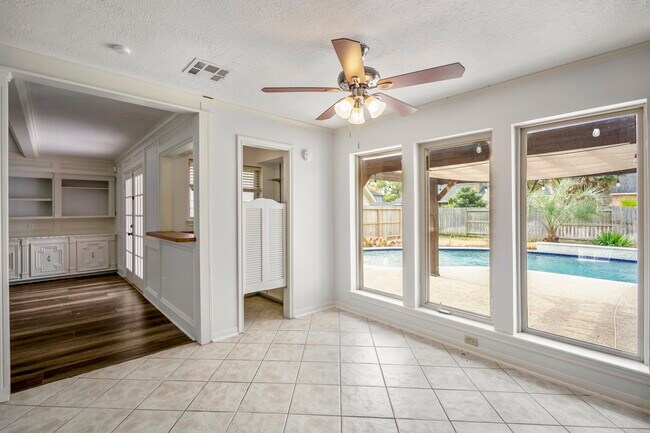 Building Photo - 16611 Brenton Oaks Dr