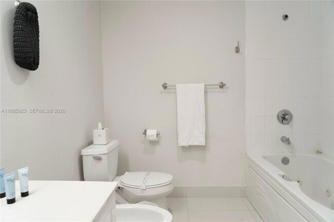 Building Photo - 17050 N Bay Rd