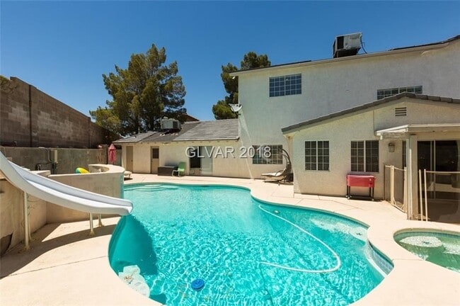 Building Photo - 6BD/5BA!! POOL/SPA!!
