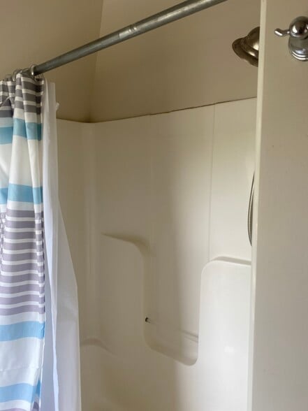 Building Photo - 1108 W 4th St