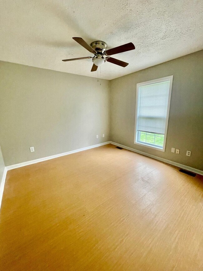 Building Photo - (Hold$5K)TomSadler935