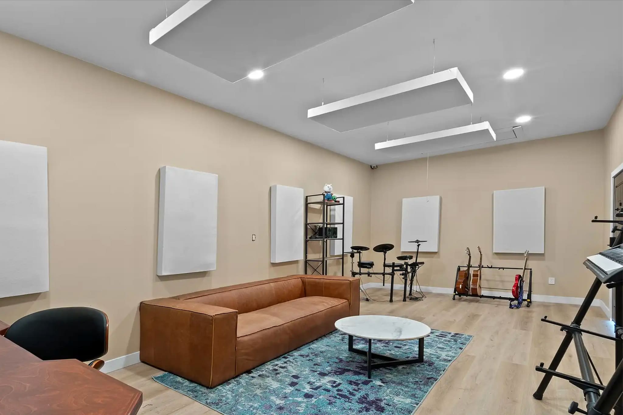 Recording Studio - 6669 De Longpre Ave