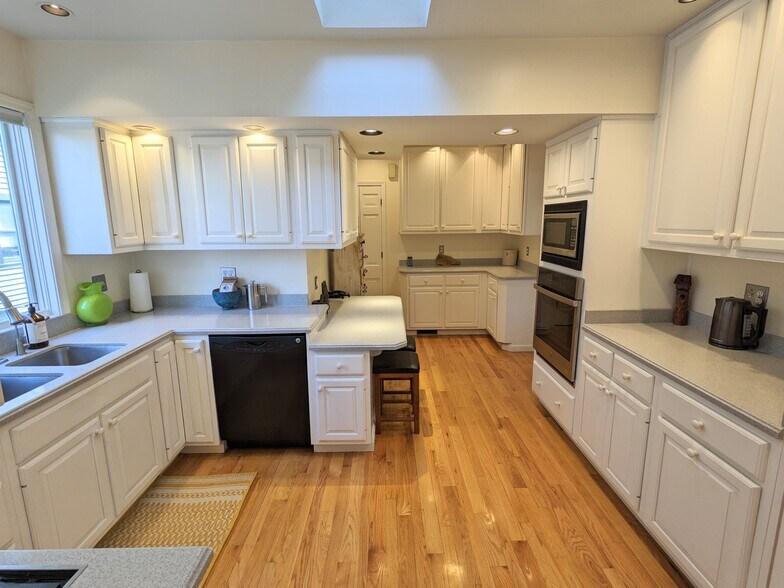 Kitchen - 814 S Henderson St