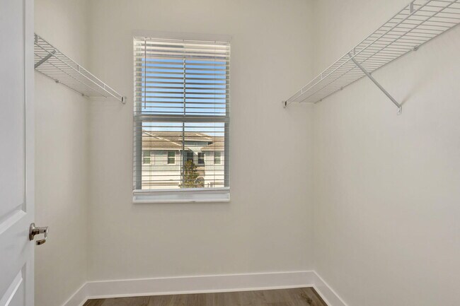 Building Photo - 4924 Pointe Midtown Way