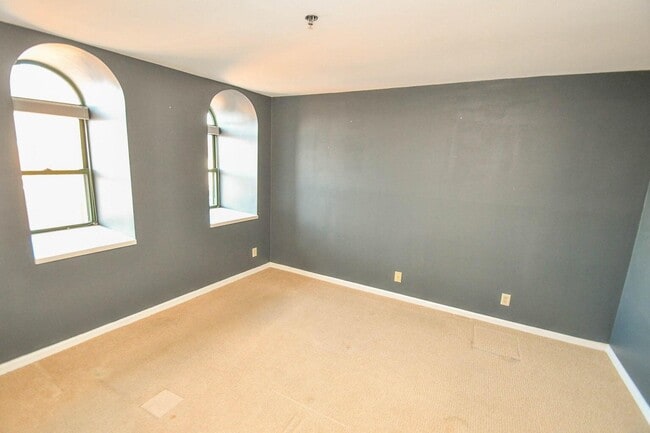 Building Photo - 270 E Highland Ave