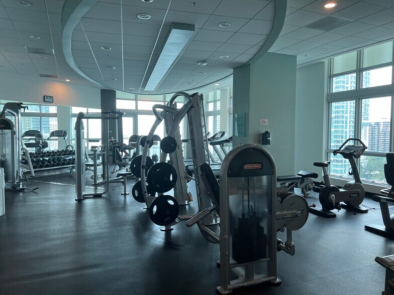 Building Photo - 300 S Biscayne Blvd