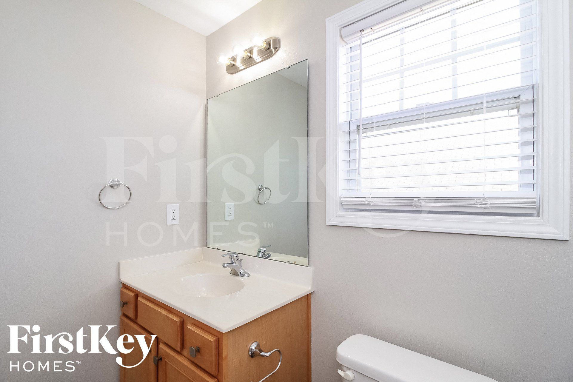 Building Photo - 221 Bridgewater Dr