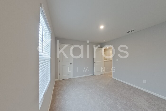 Building Photo - 229 Topaz Ln