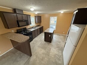 Building Photo - 2501 N Apperson Way